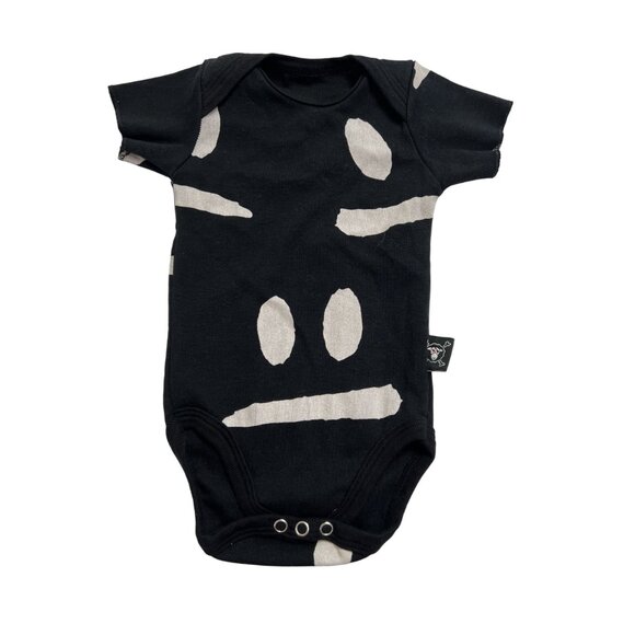 Nununu Smirks Onesie in Black - Picture 2 of 4